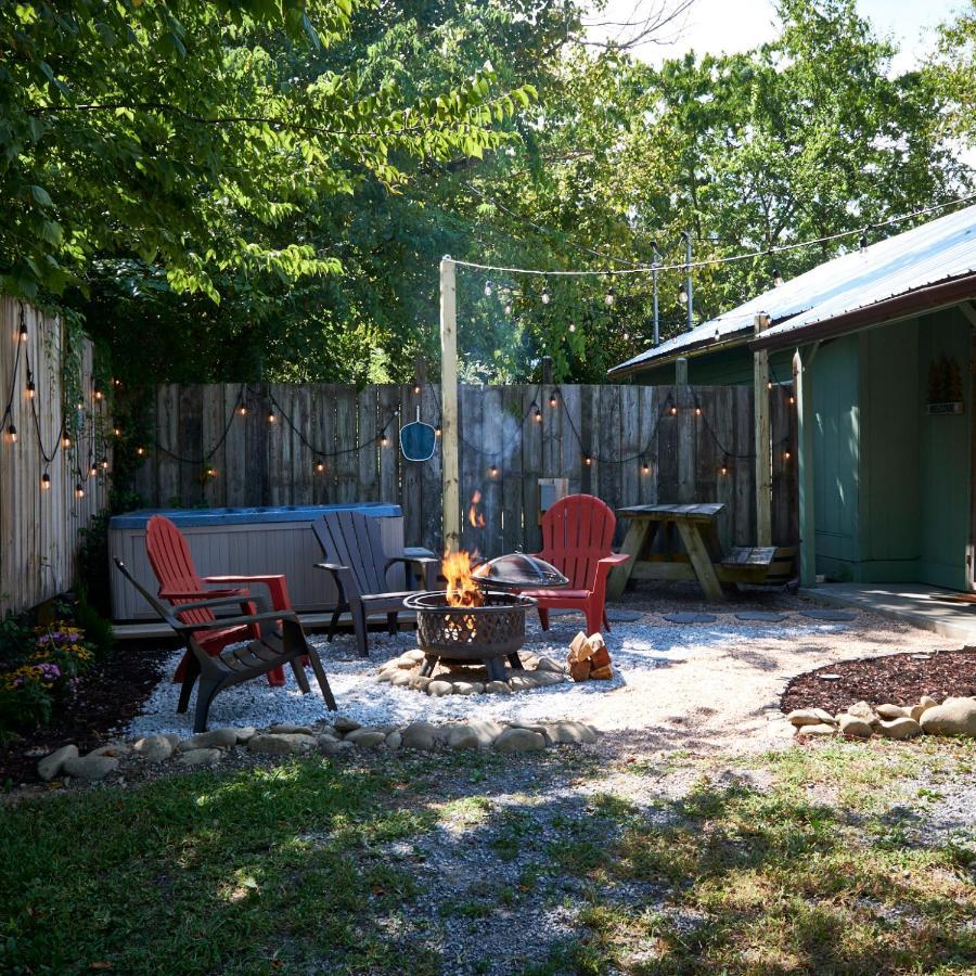 Steps From Downtown Pigeon Forge Parkway + Private Hottub And Firepit - Wifi - Firefly Bungalows Exterior foto