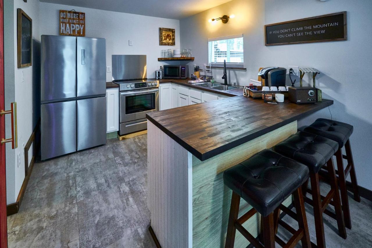 Steps From Downtown Pigeon Forge Parkway + Private Hottub And Firepit - Wifi - Firefly Bungalows Exterior foto