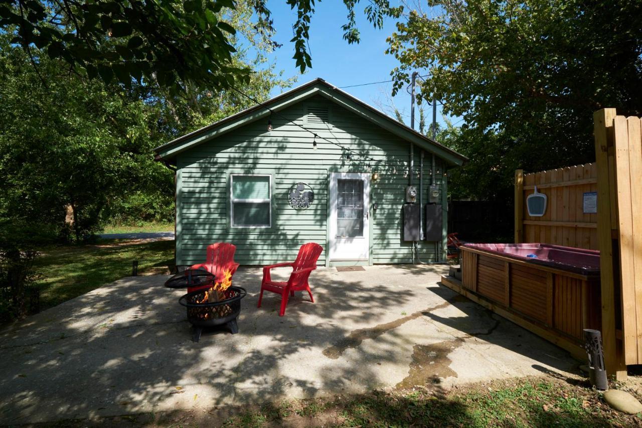 Steps From Downtown Pigeon Forge Parkway + Private Hottub And Firepit - Wifi - Firefly Bungalows Exterior foto