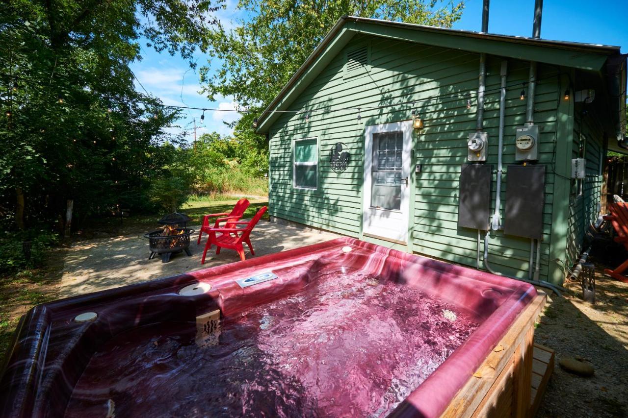 Steps From Downtown Pigeon Forge Parkway + Private Hottub And Firepit - Wifi - Firefly Bungalows Exterior foto