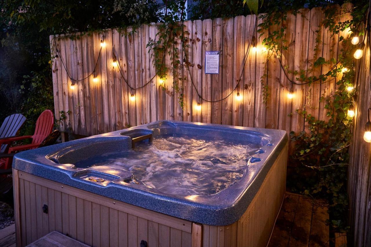 Steps From Downtown Pigeon Forge Parkway + Private Hottub And Firepit - Wifi - Firefly Bungalows Exterior foto